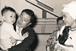 Вонг Тин-Лам и его сын Вонг Цзин Вонг Тин-Лам и его сын Вонг Цзин