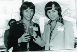 Саймон Чунг и Лесли Чун, 1977 Саймон Чунг и Лесли Чун, 1977